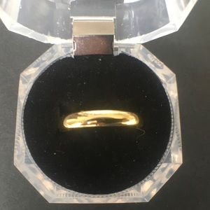 NWT. Unisex Gold Plated Plain Band